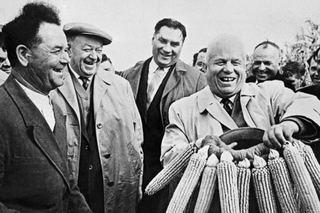 O bizarro costume soviético de anunciar produtos que nunca existiram