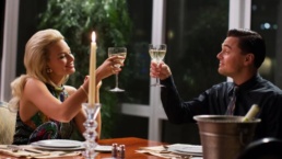 Margot Robbie e Leonardo DiCaprio em 