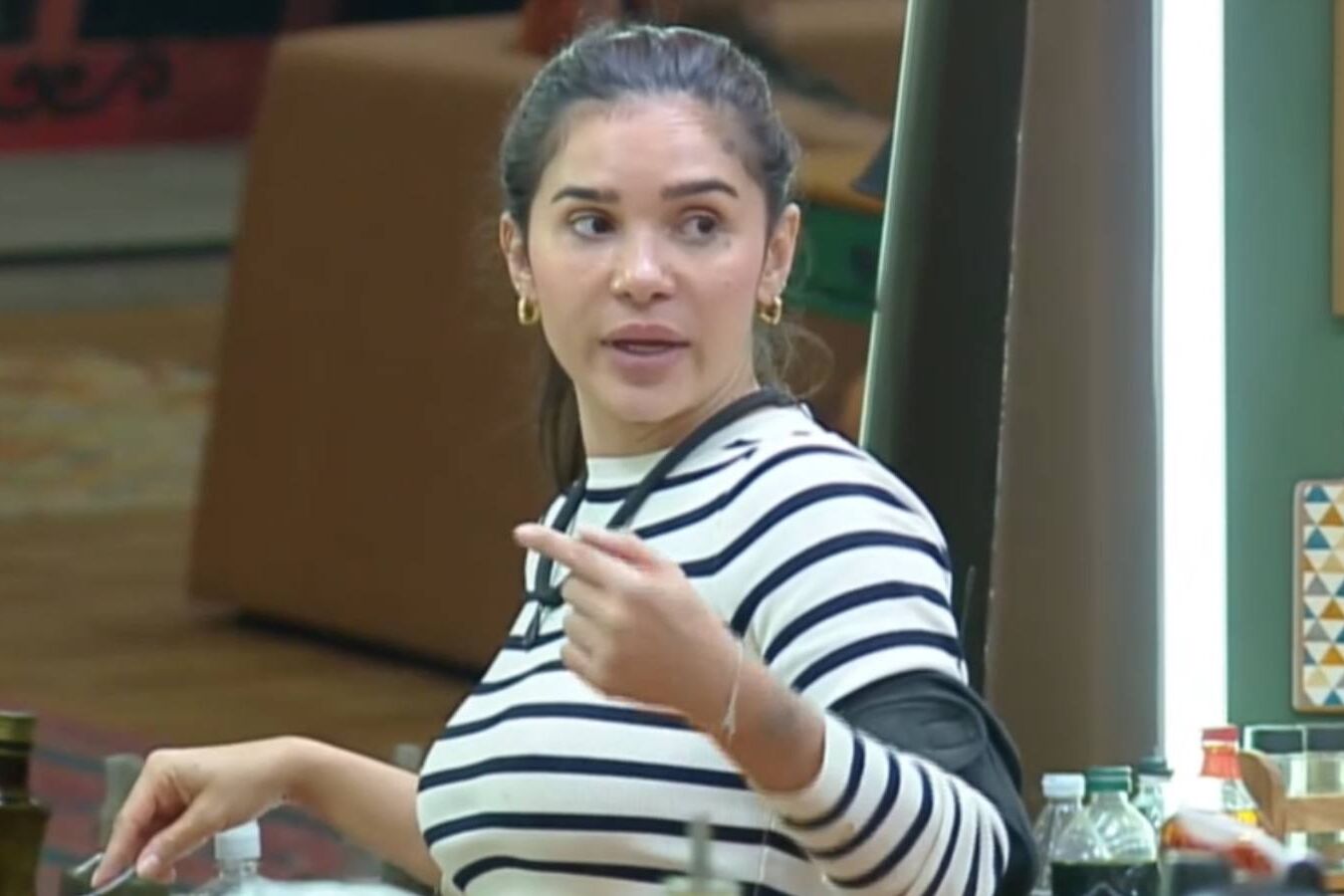 Gizelly Bicalho em A Fazenda 16; ela foi criticada por Fernando - Foto: Record