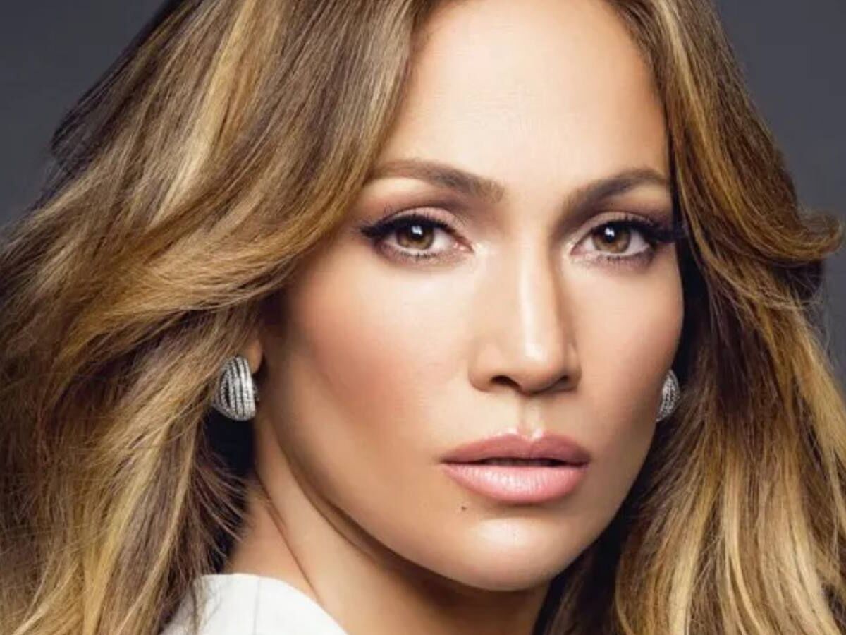 Jennifer Lopez abandonou sessão ao ser questionada sobre Diddy - Foto: YouTube