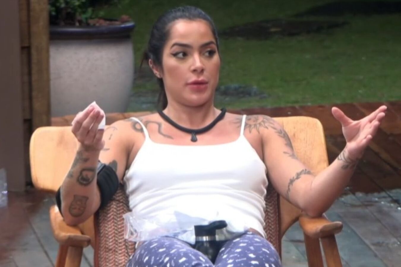 Luana Targino em conversa com Sacha e Yuri em A Fazenda 16 - Foto: Record