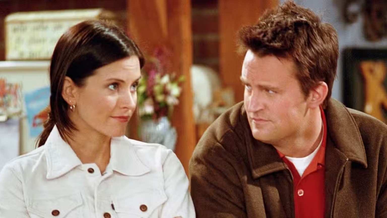 Courteney Cox organiza 'noites de tabuleiro Ouija' para contatar Matthew Perry