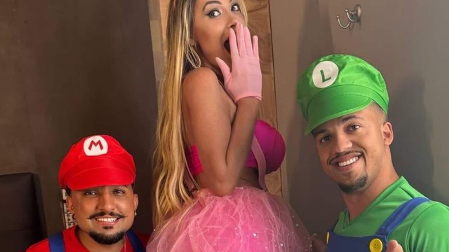 Andressa Urach revela planos para vídeo adulto com atores anões inspirado em Mario e Luigi