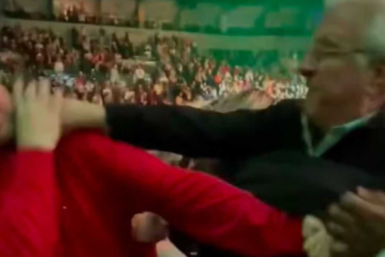 Briga durante show da turnê natalina de Mariah Carey viraliza nas redes sociais