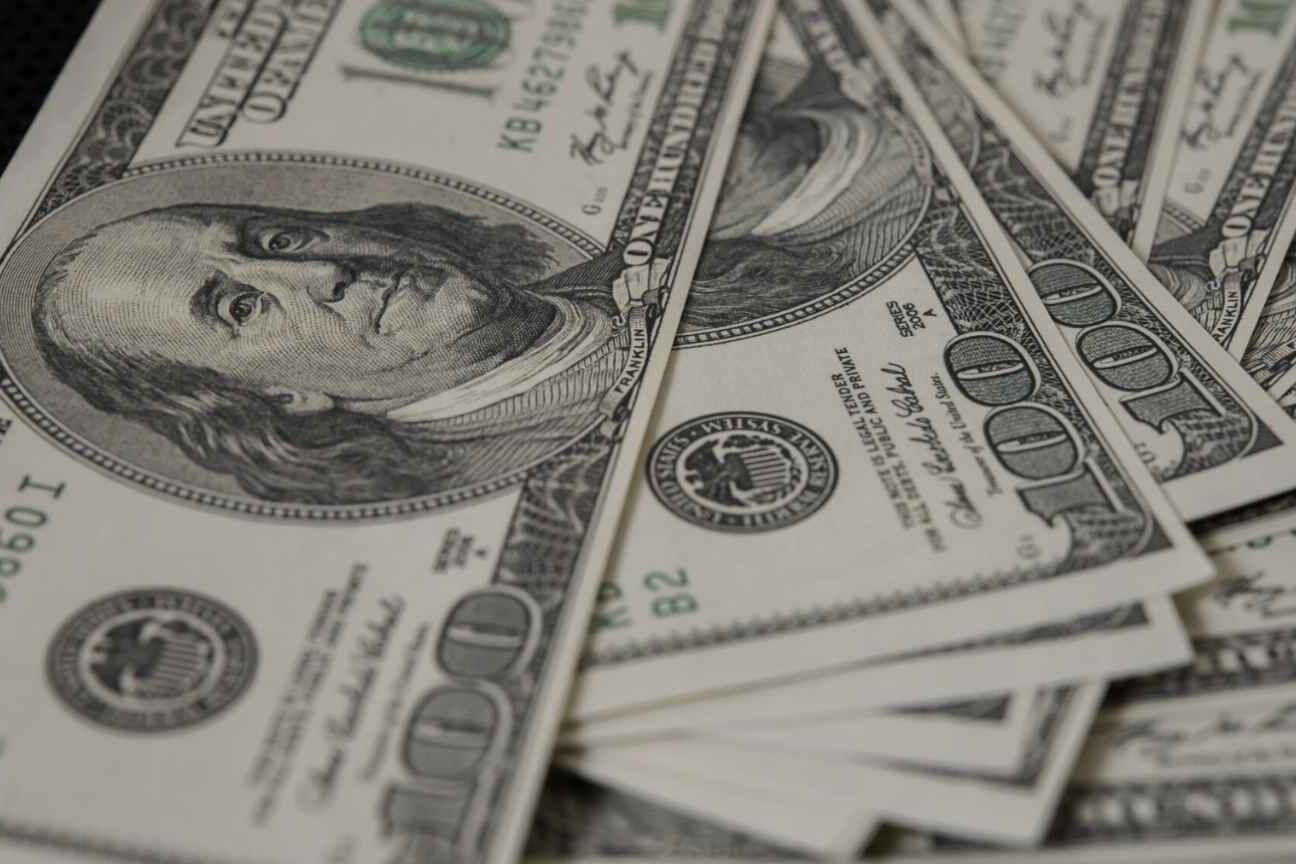 Dólar supera marca de R$ 6,20 e tendência é subir