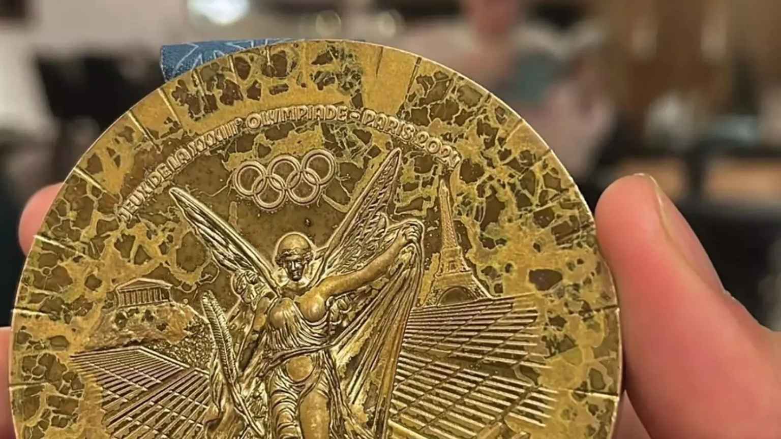 Medalhas das Olimpíadas de Paris 2024 enfrentam novas críticas por desgaste precoce
