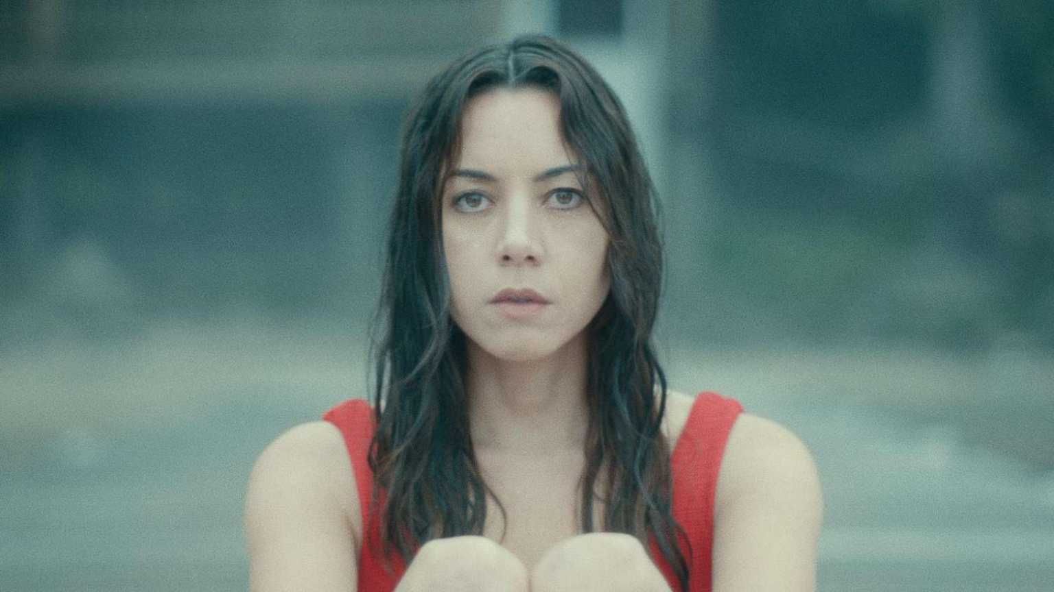 Aubrey Plaza faz primeira declaração após morte do marido, Jeff Baena
