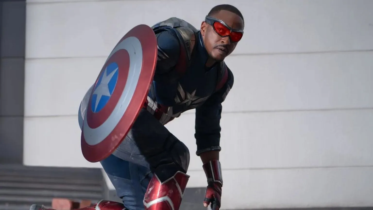 Anthony Mackie ficou surpreso ao se tornar o novo Capitão América: 'achei que iam me matar'