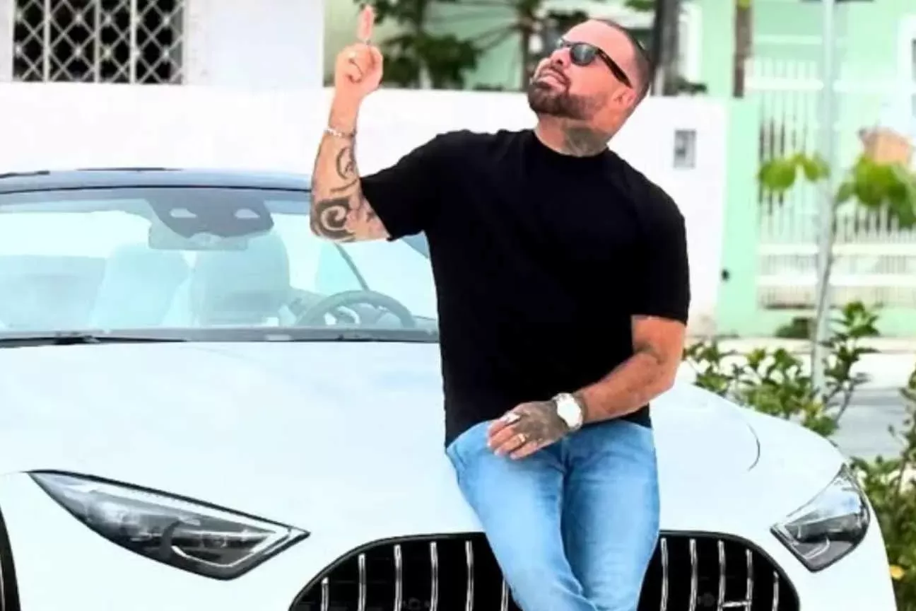 Influenciador morre após anestesia para tatuagem em hospital de SC