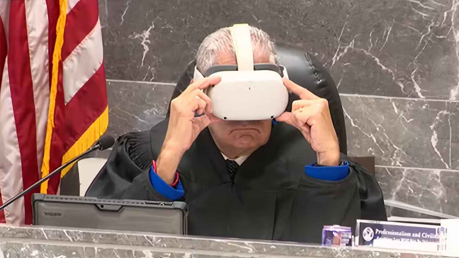 Juiz americano usa óculos de realidade virtual em julgamento na Flórida