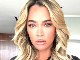 Teddi Mellencamp, estrela da Netflix, revela diagnóstico de tumores cerebrais e passa por cirurgia