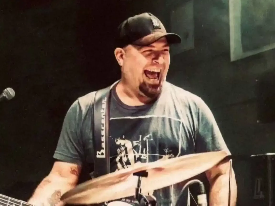 Mingau, ex-baixista do Ultraje a Rigor, segue internado em quadro estável