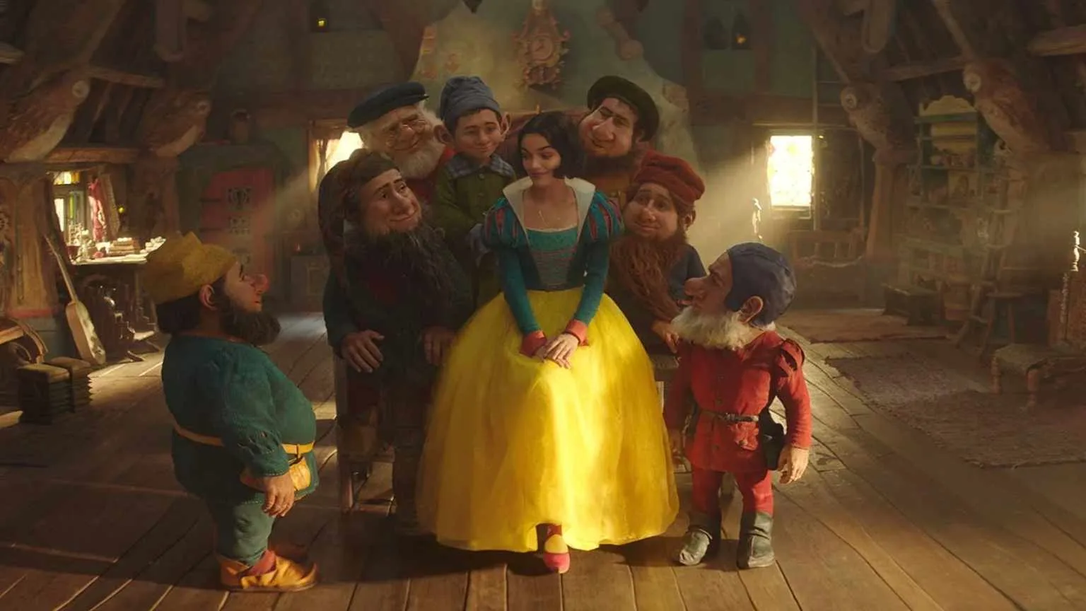 Ator de Branca de Neve comenta polêmicas e mudanças na estreia do filme