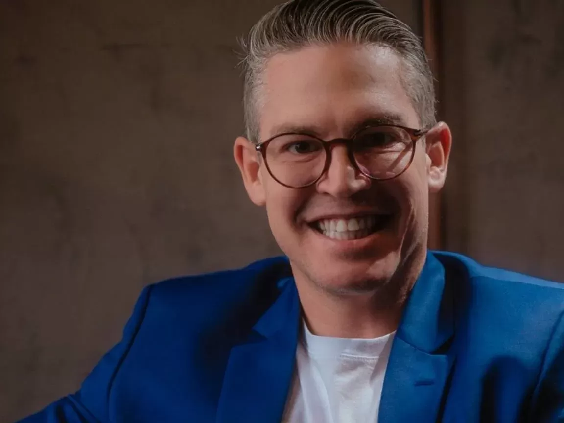 Livro “Transforme seu restaurante em um negócio milionário” será lançado na Livraria Drummond em abril