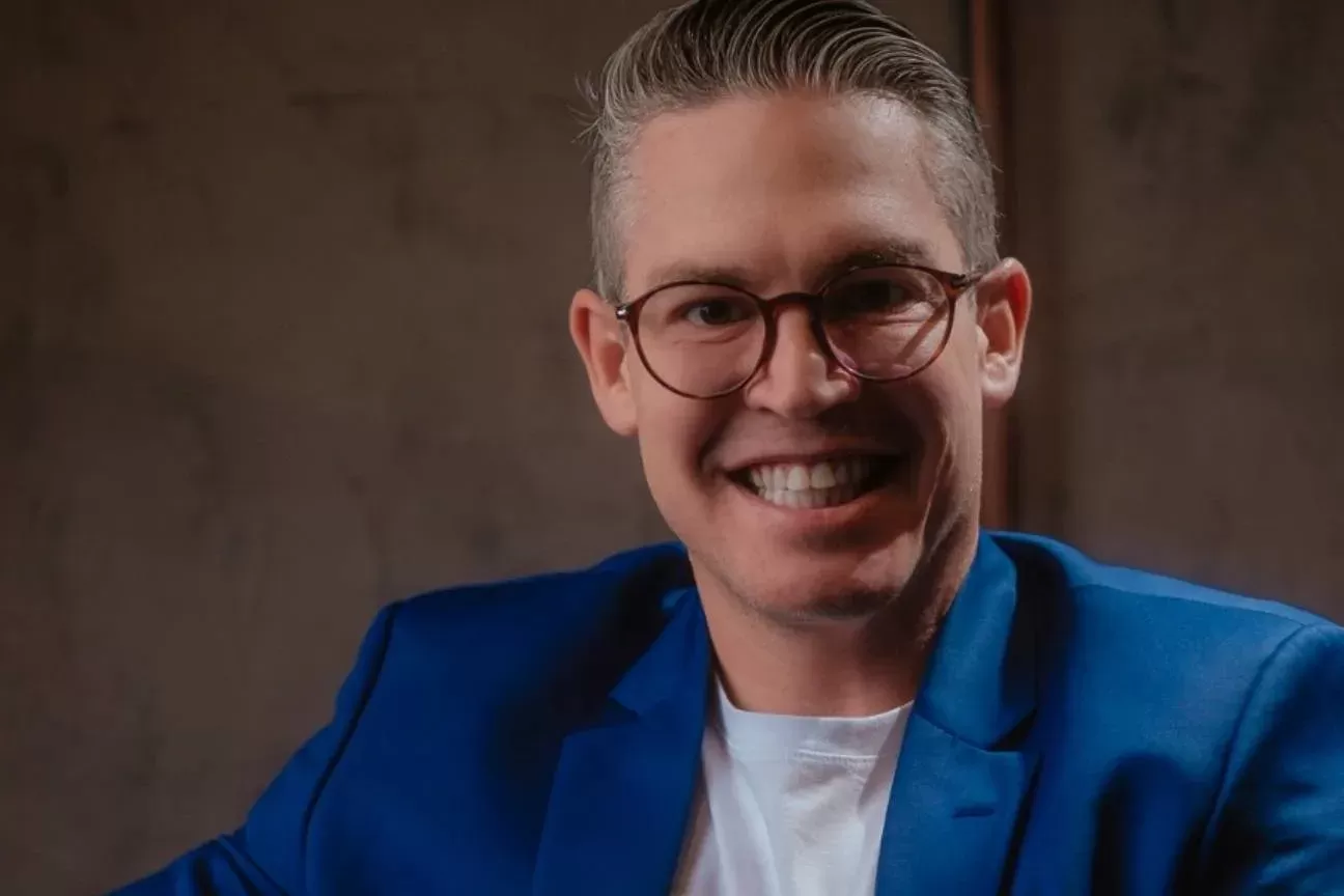 Livro “Transforme seu restaurante em um negócio milionário” será lançado na Livraria Drummond em abril