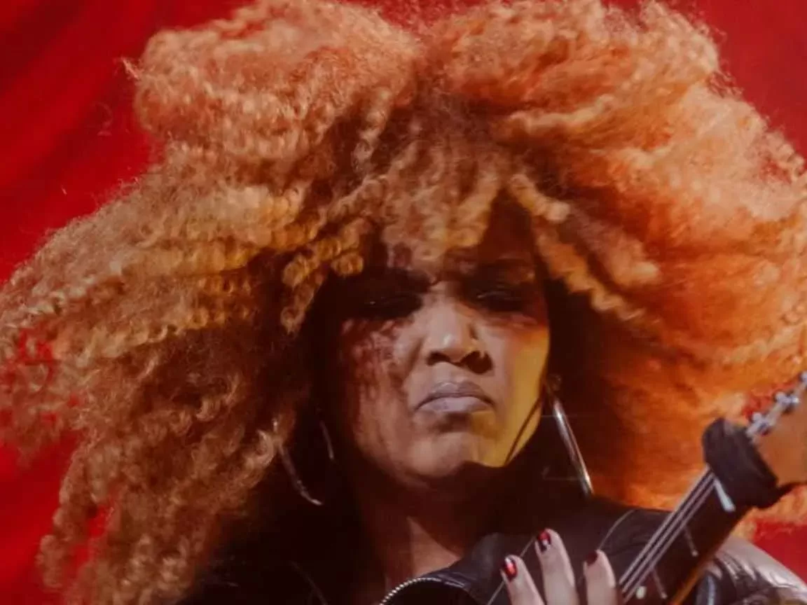 Lizzo revela luta contra depressão após processos e compartilha momento transformador