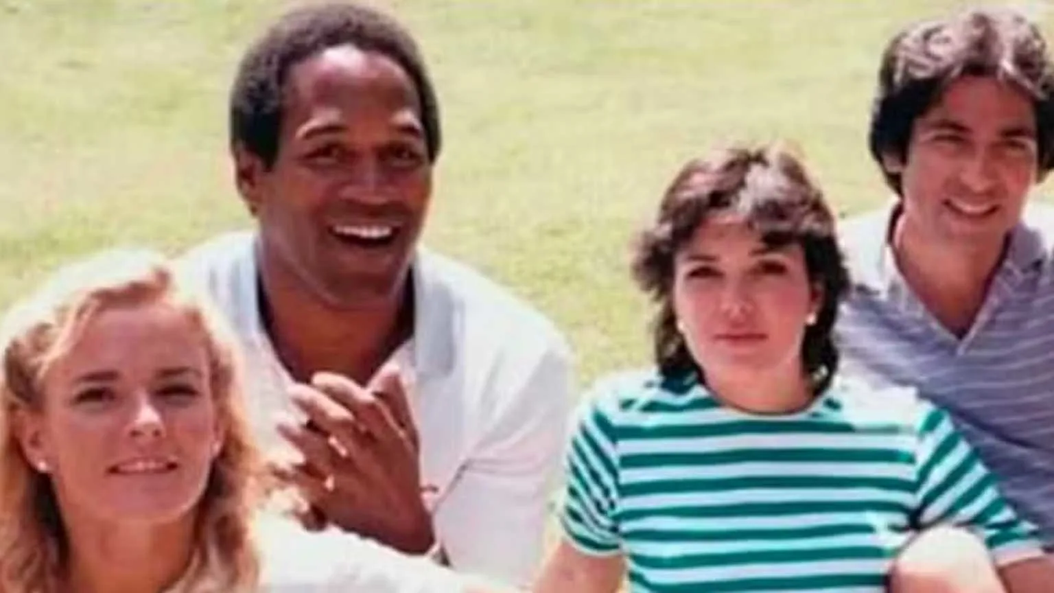 Bíblia dada por Robert Kardashian a OJ Simpson é leiloada por mais de US$ 80 mil