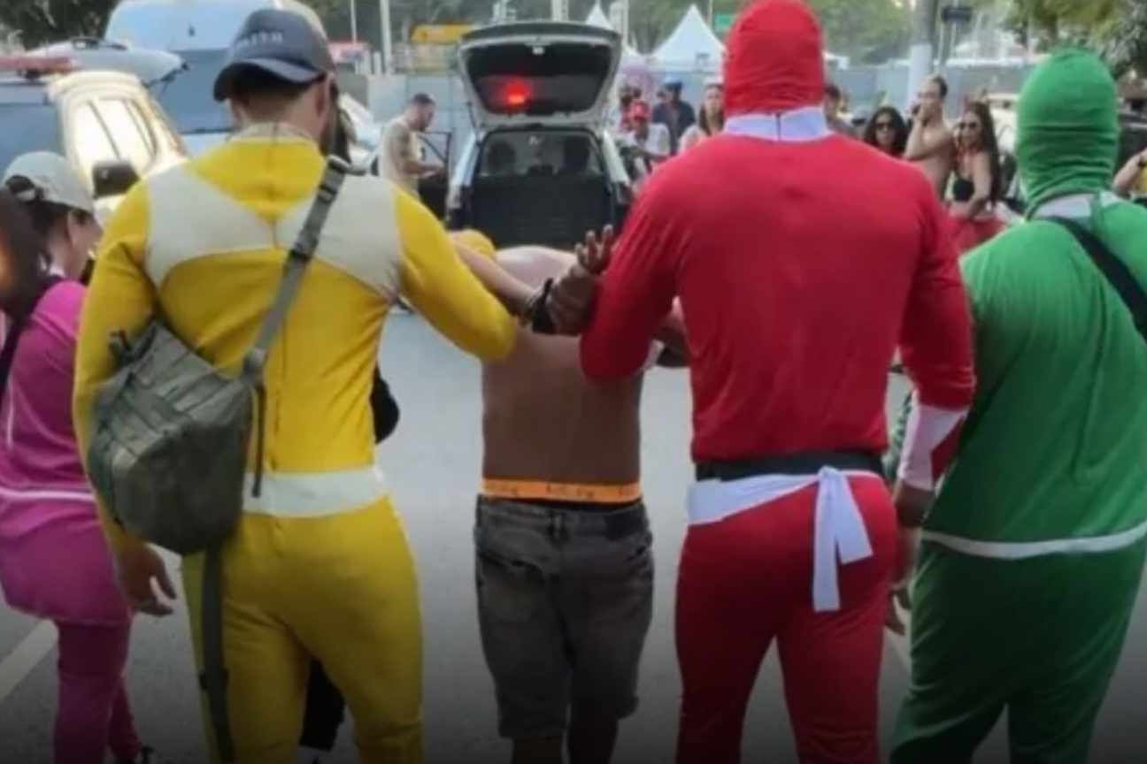 Policiais disfarçados de Power Rangers prendem ladrão de celulares no Carnaval de SP