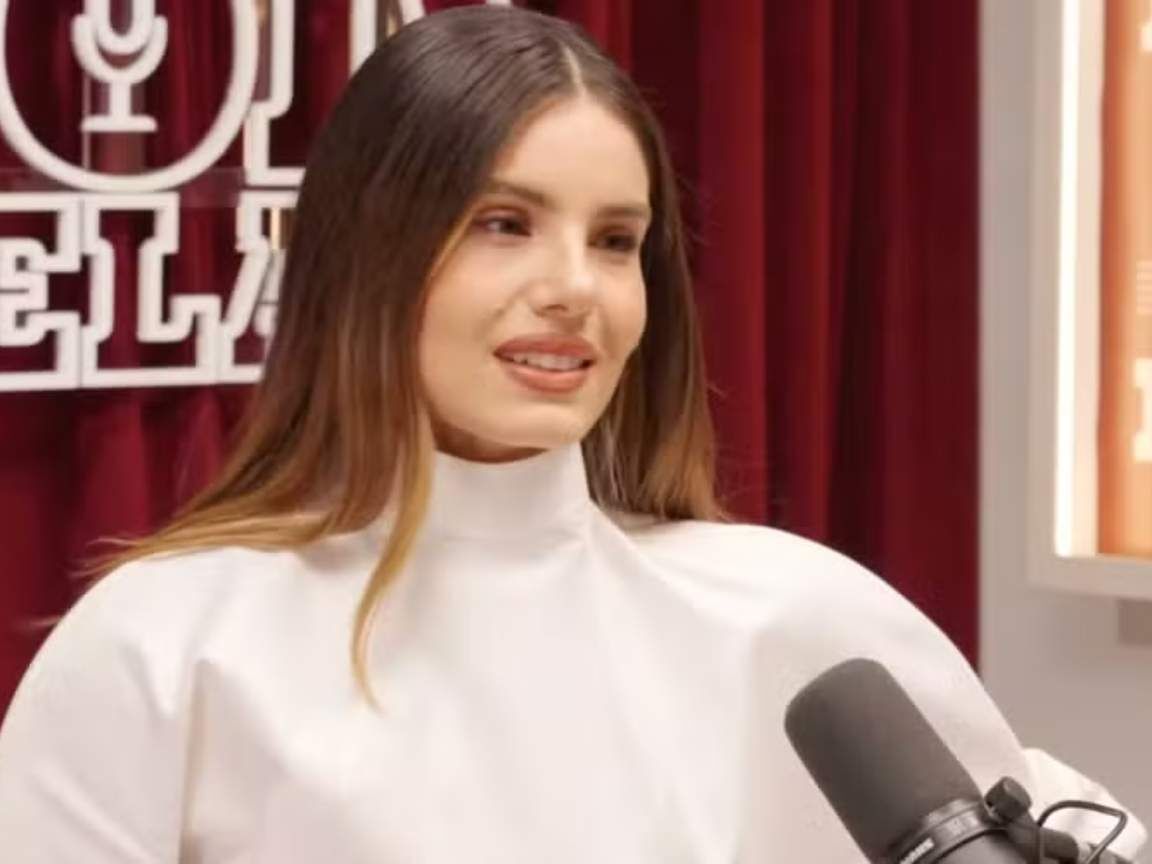 Camila Queiroz relembra início difícil como modelo: 'Era uma vida fria, longe de casa'