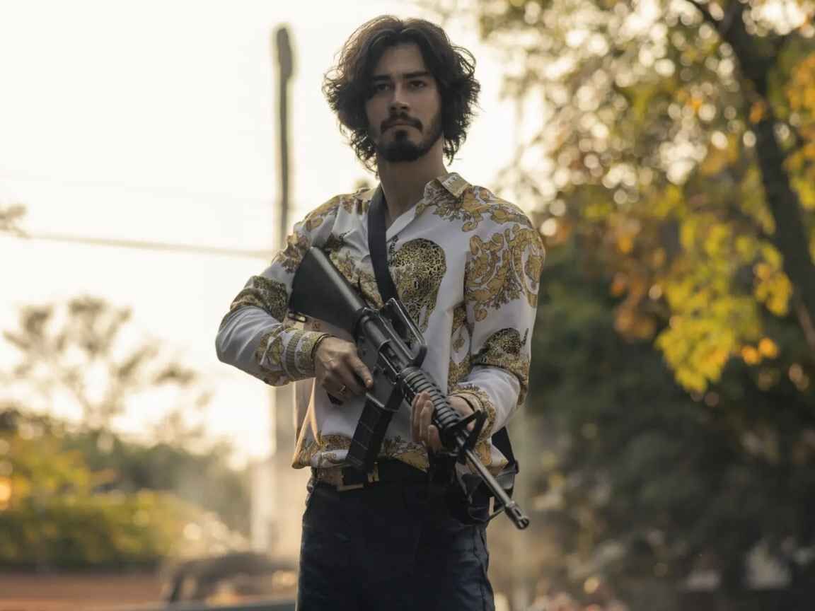 Ator de “Narcos: México”, Manuel Masalva, está em coma induzido após infecção bacteriana grave