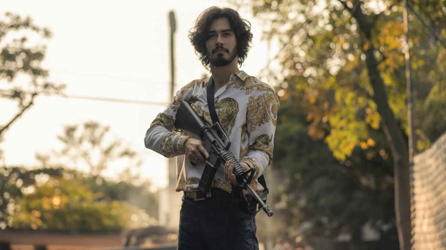 Ator de “Narcos: México”, Manuel Masalva, está em coma induzido após infecção bacteriana grave