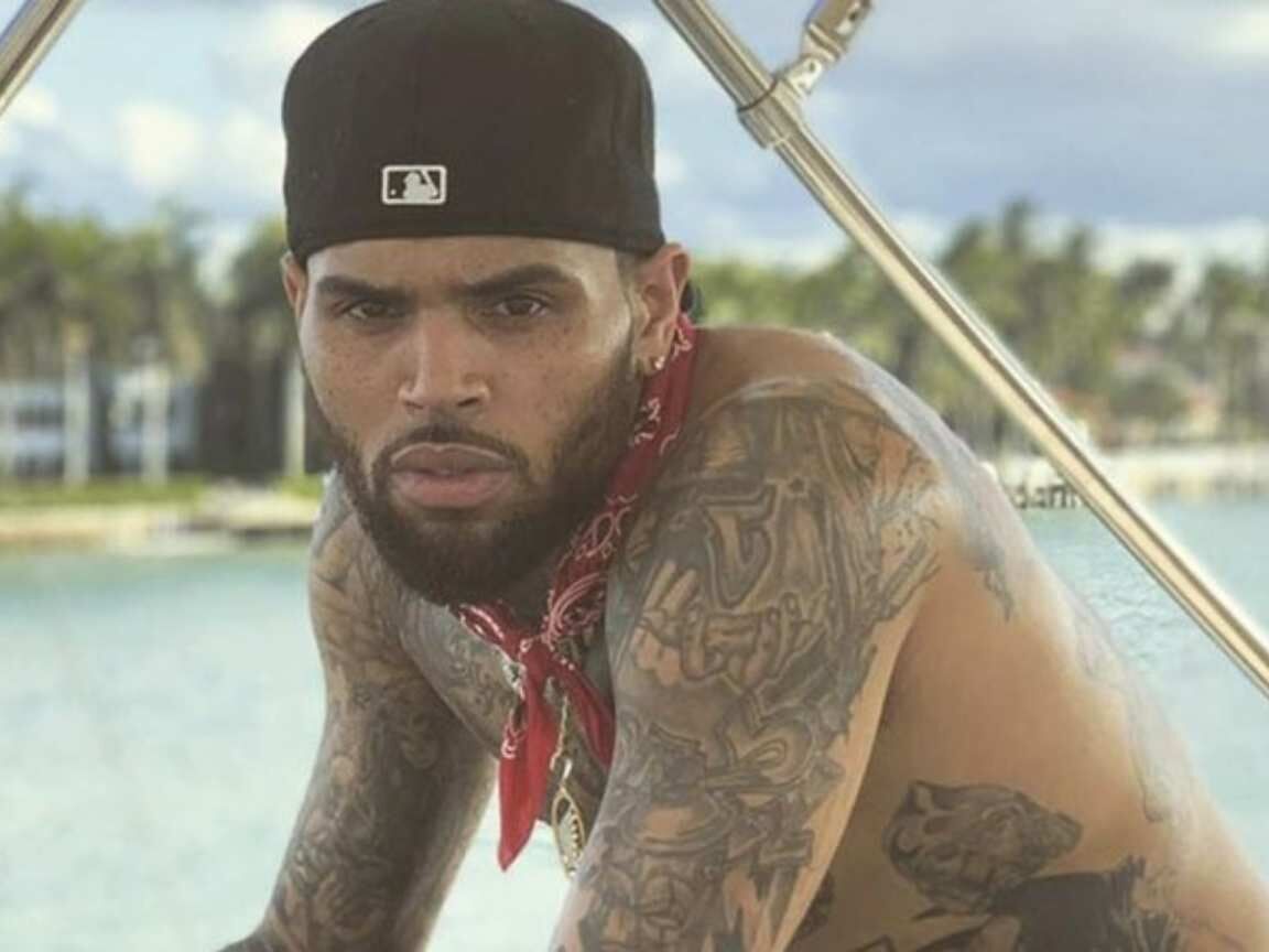 Chris Brown é liberado sob fiança após prisão no Reino Unido por acusação de agressão