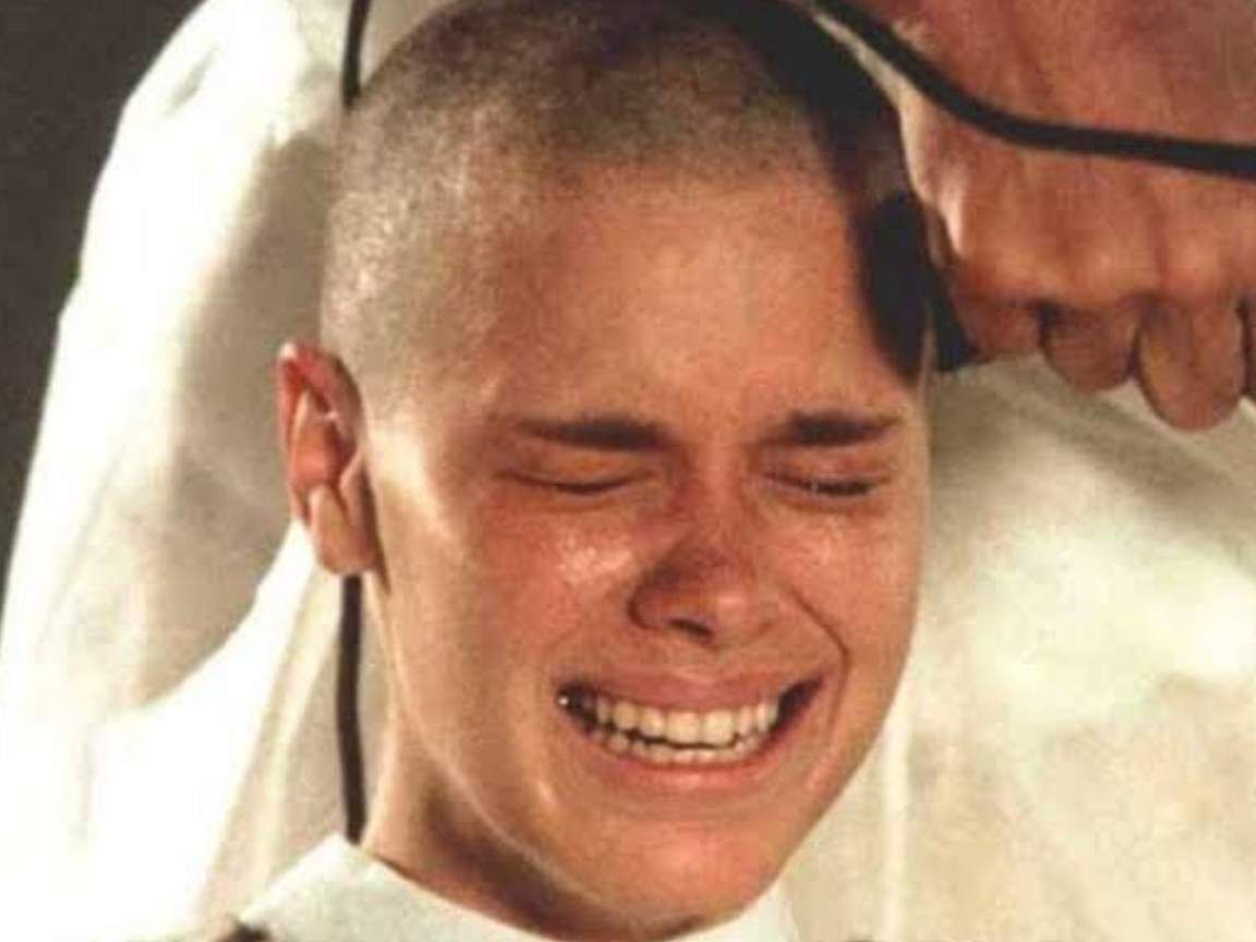 Carolina Dieckmann revela que se sentiu verdadeiramente bonita pela primeira vez ao raspar a cabeça em novela