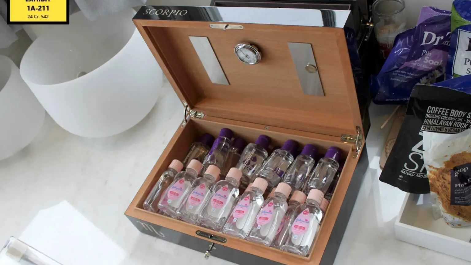 Fotos de armas e estoque bizarro de lubrificante em mansão de Diddy são expostas em julgamento