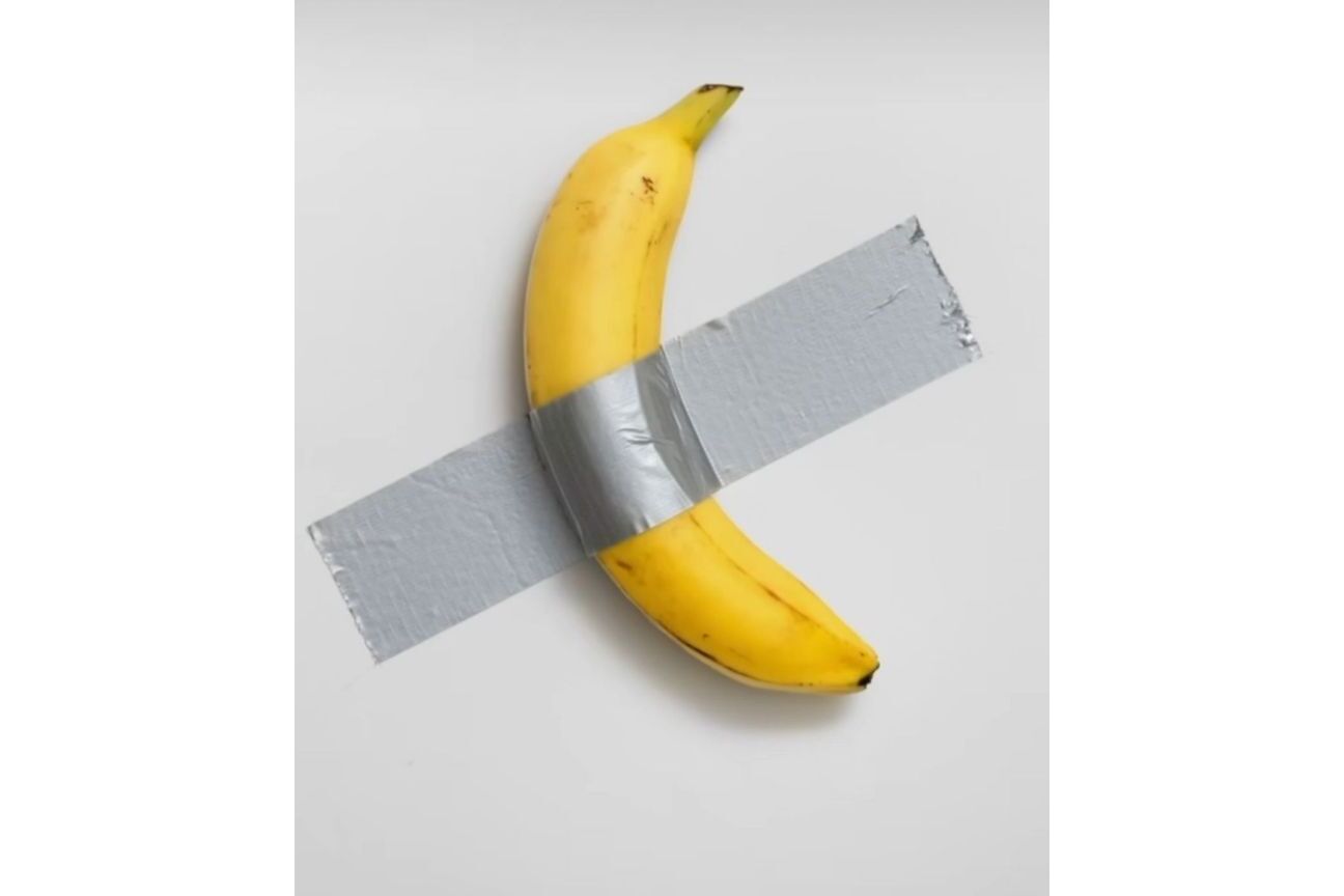 Banana de R$ 34 milhões é comida por visitante em museu e artista ironiza o caso