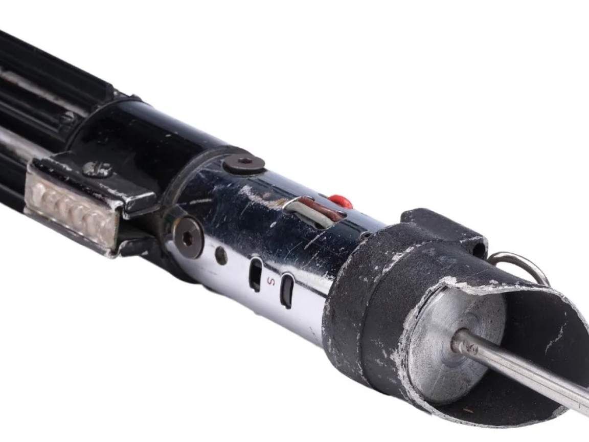Sabre de luz original de Darth Vader pode arrecadar até US$ 3 milhões em leilão raro