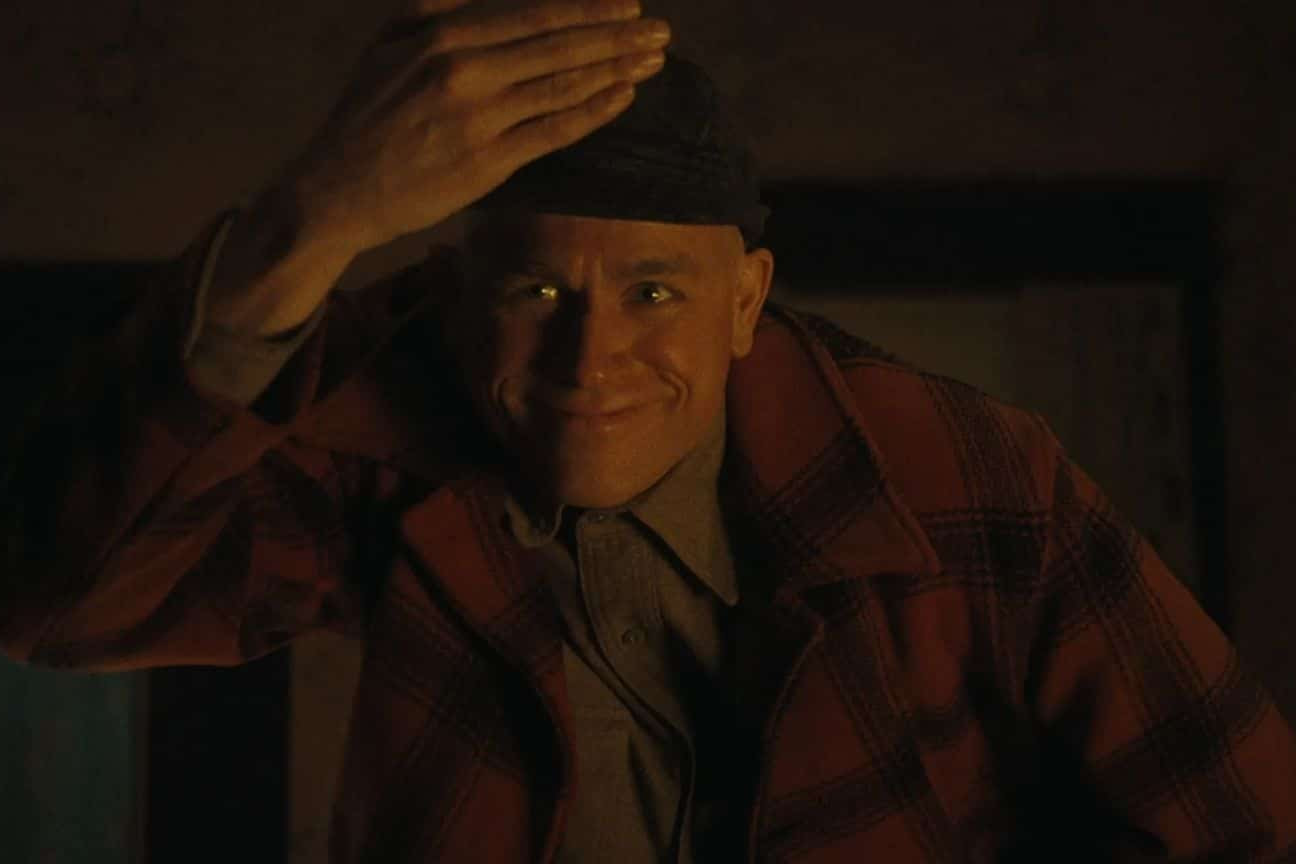 Charlie Hunnam vira Ed Gein em trailer da nova temporada de 'Monster'