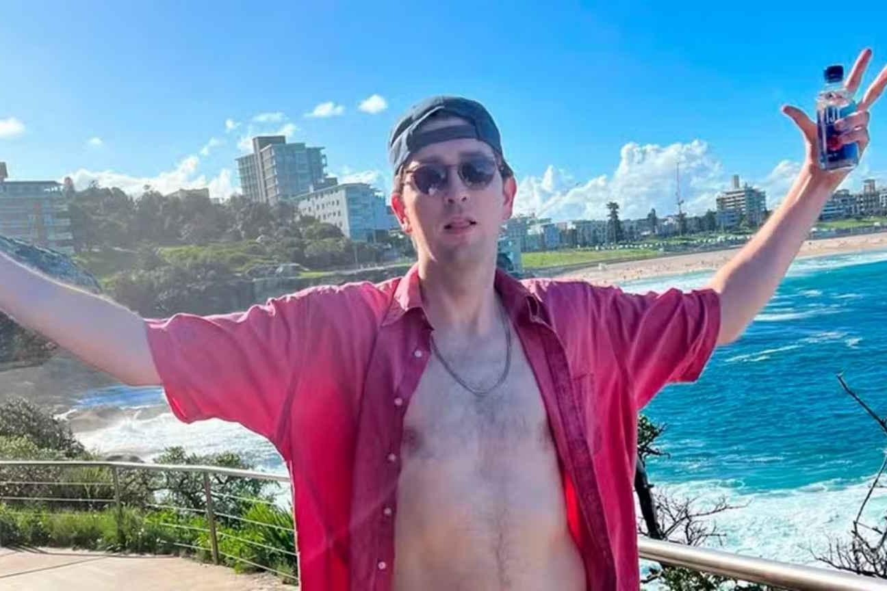 Nicholas Braun, de Succession, é proibido de beber após prisão