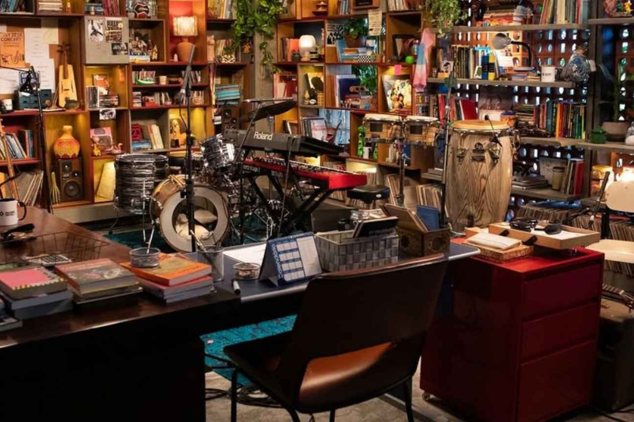 'Tiny Desk Brasil' ganha data de estreia e primeira foto do icônico cenário