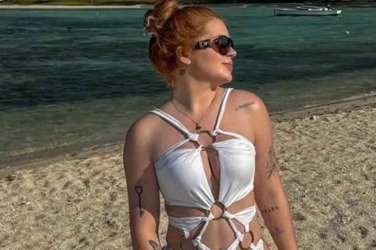 Viih Tube exibe corpo pós-cirurgias em maiô recortado e divide opiniões