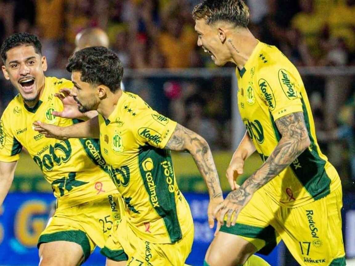 Mirassol fere São Paulo com goleada e gol-relâmpago