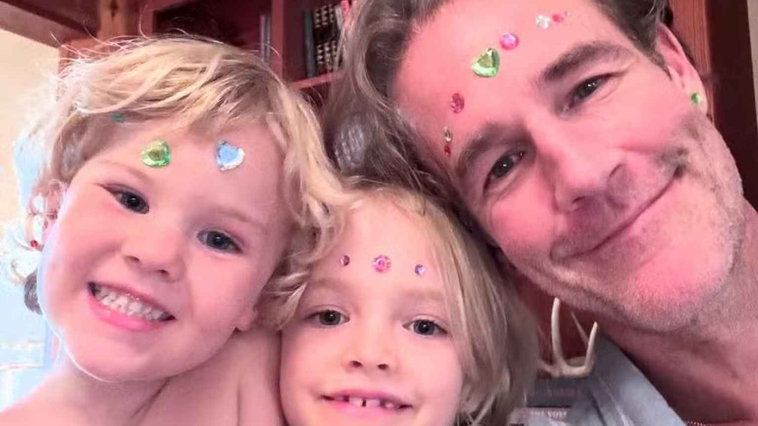 James Van Der Beek emociona com desabafo sobre câncer em aniversário do filho