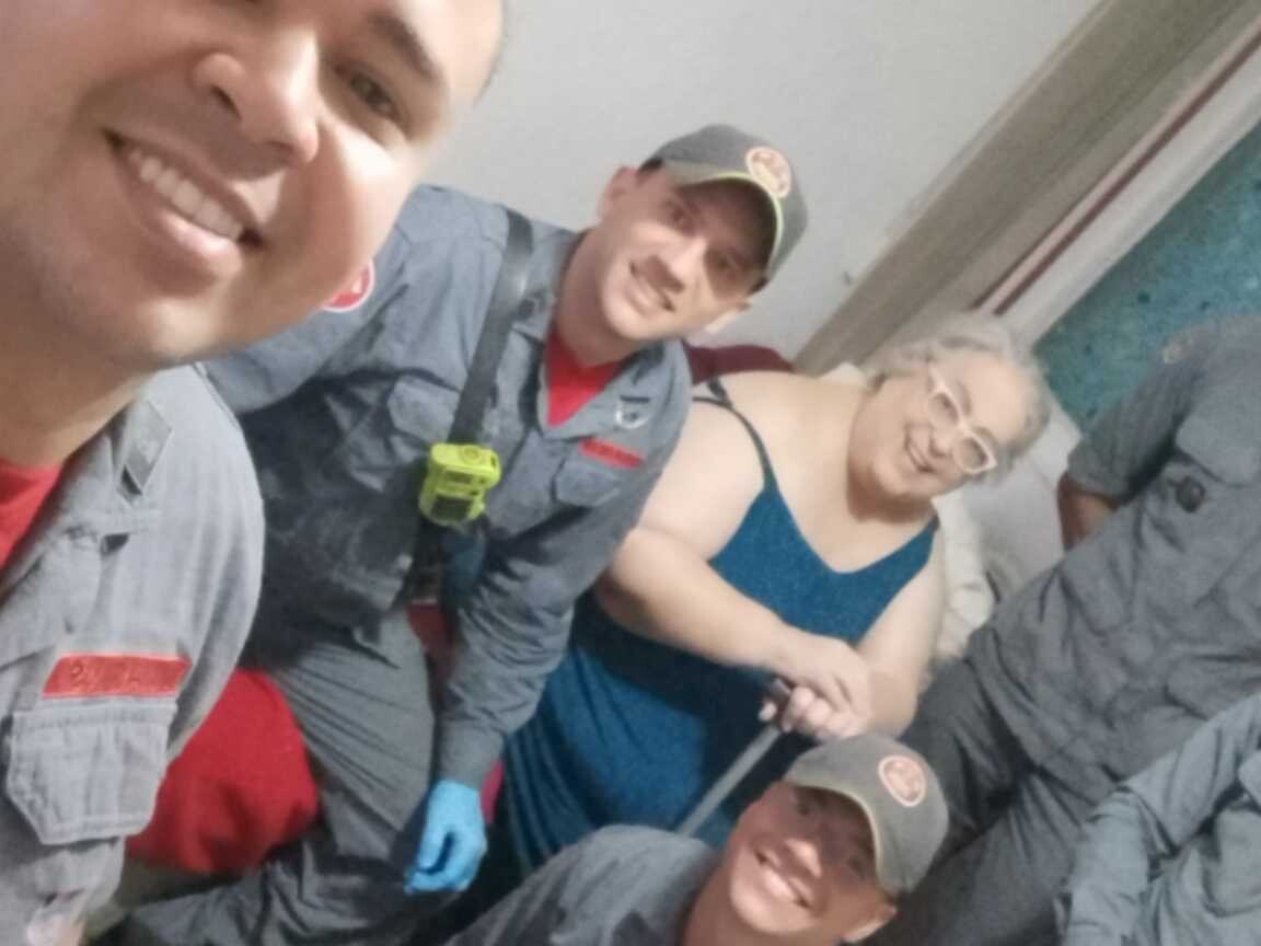 Mamma Bruschetta sofre queda em casa e é resgatada por bombeiros: 'Verdadeiros heróis'
