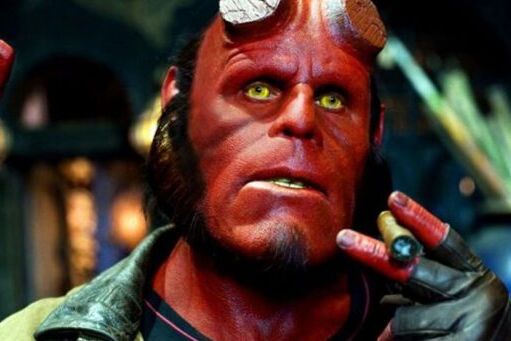 Ron Pearlman como Hellboy - Foto: Reprodução