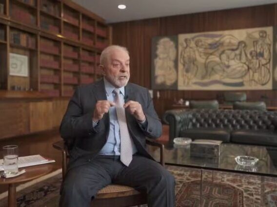 Documentário sobre o 8/1 derruba quase metade da audiência da Globo