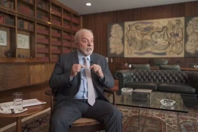 Documentário sobre o 8/1 derruba quase metade da audiência da Globo