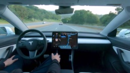 Tesla faz recall de quase dois milhões de carros por problemas no piloto automático