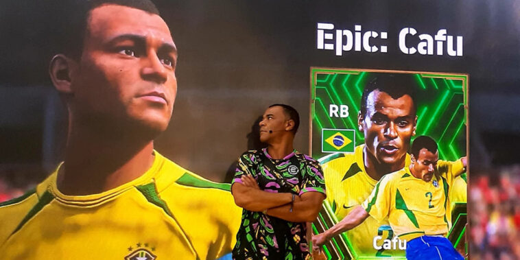 Cafu em evento da Konami