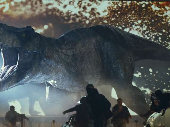 Diretor de Godzilla pode comandar novo Jurassic World