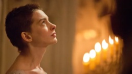 Anne Hathaway diz que perdeu papéis após Oscar por Os Miseráveis