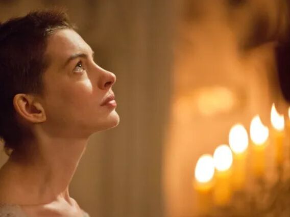 Anne Hathaway diz que perdeu papéis após Oscar por Os Miseráveis