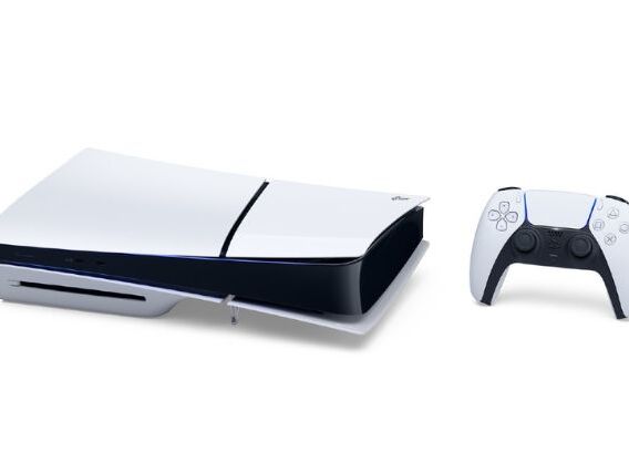 PlayStation 5 Slim com disco e 2 jogos chegou ao Brasil