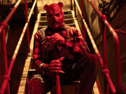 Cena de Ursinho Pooh: Sangue e Mel 2, que estreia em 25 de abril - Foto: Imagem Filmes