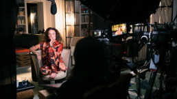 Diane von Furstenberg em cena do documentário - Foto: Disney+