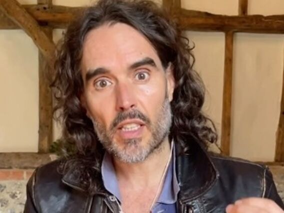 Russell Brand - Foto: Reprodução / Instagram @russellbrand