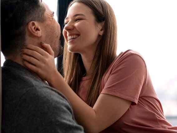 Conheça os benefícios do toque físico em relacionamentos